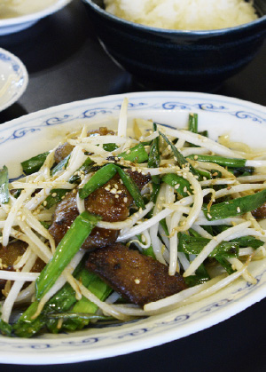 レバニラ定食